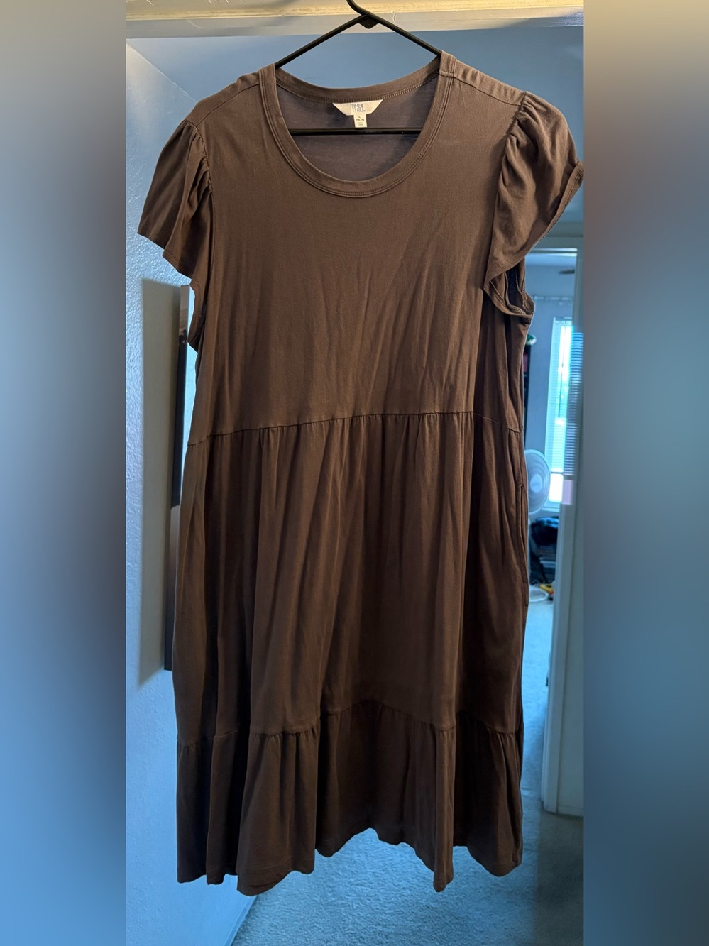Time and Tru gray Tiered Short Sleeve Midi Dress with pockets in size large EUC